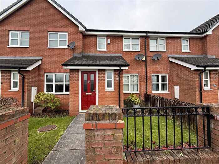 2 Bedroom Town House For Sale In Lime Green Road, Limeside, Oldham, OL8