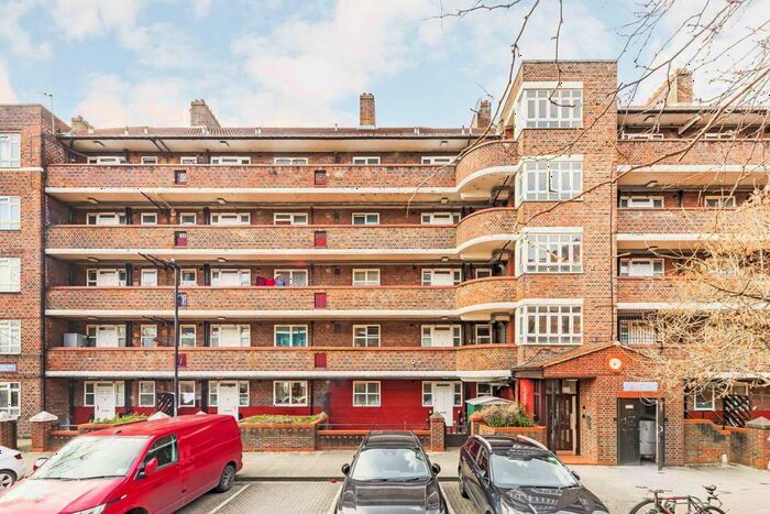 2 Bedroom Flat To Rent In White City Estate, London, W12