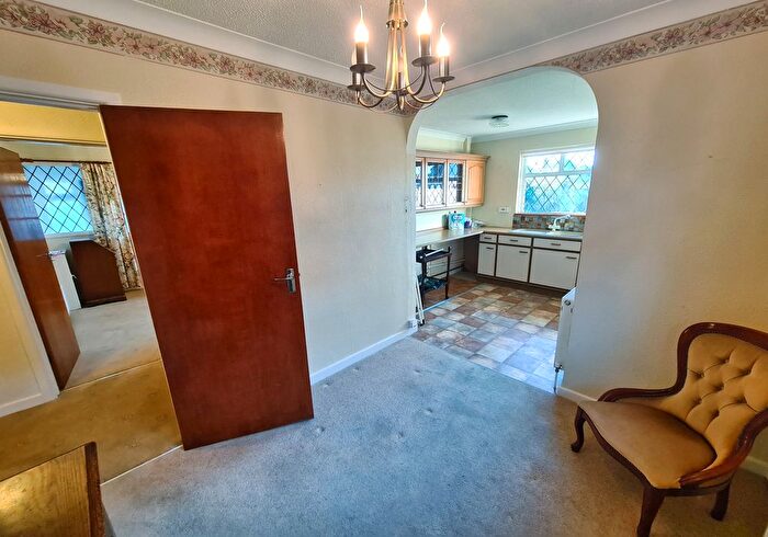 2 Bedroom Detached Bungalow For Sale In Hammonds Way, Southampton, SO40