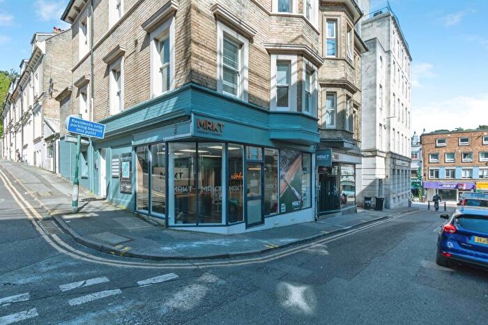 2 Bedroom Flat For Sale In Yelverton Road, Bournemouth, BH1