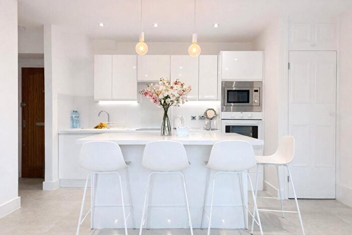 1 Bedroom Flat For Sale In Westcombe Park Road, London, SE3