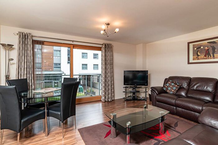 2 Bedroom Flat To Rent In Charlotte Street, Mid Floor, AB25