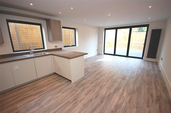 3 Bedroom Apartment To Rent In Woodside Grange Road, Woodside Park, N12