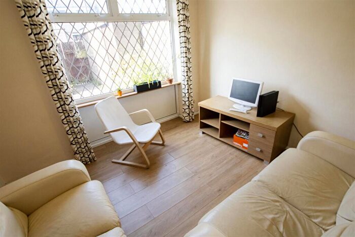 4 Bedroom House To Rent In Metchley Drive, Birmingham, West Midlands, B17