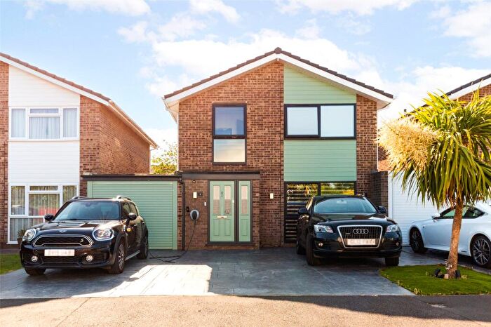 4 Bedroom Link Detached House For Sale In Gleneagles Drive, Bristol, BS10