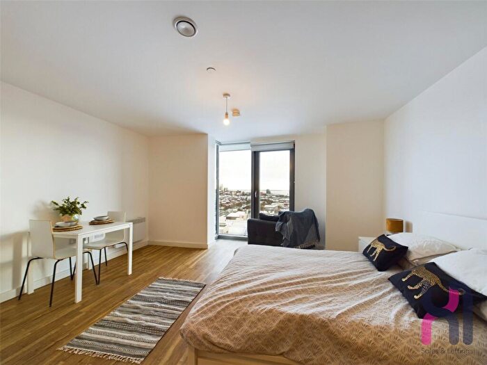 Flat To Rent In The Tower, Plaza Boulevard, Liverpool, L8