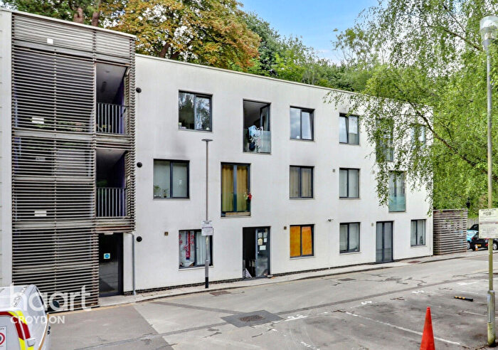 1 Bedroom Flat For Sale In Saxon Court, Surrey, CR3