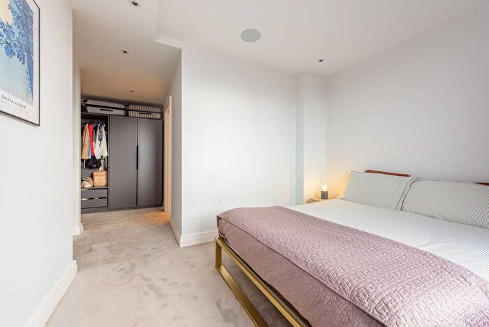 3 Bedroom Flat For Sale In Espalier Gardens, Brondesbury, London, NW6