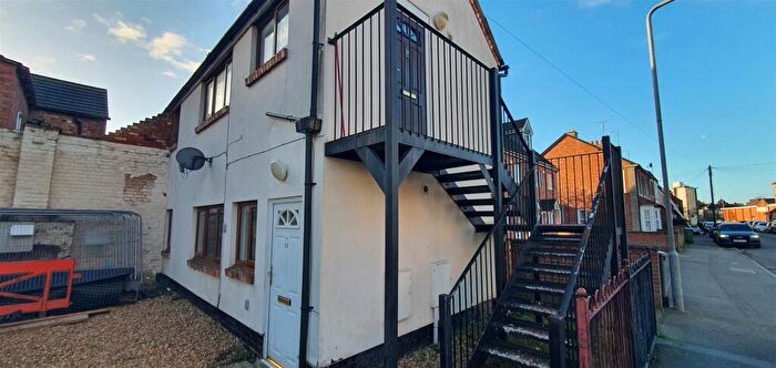 1 Bedroom Flat To Rent In Winstanley Road, Wellingborough, NN8