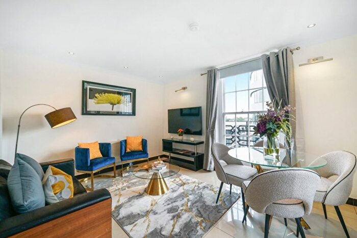 3 Bedroom Flat To Rent In Great Cumberland Place, London, W1H