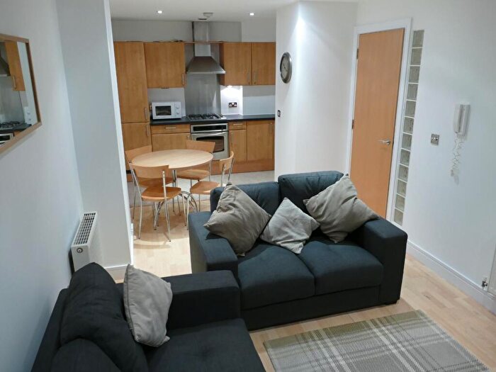 2 Bedroom Flat For Sale In Cromwell Court, Bowman Lane, Leeds, LS10