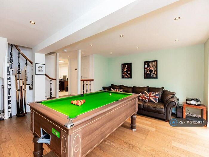 4 Bedroom Terraced House To Rent In Fonthill Terrace, Aberdeen, AB11