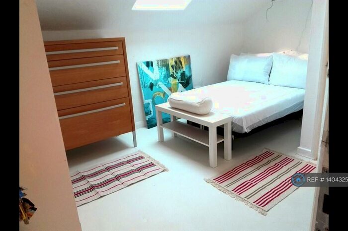 Studio To Rent In Cross Green, Leeds, LS9