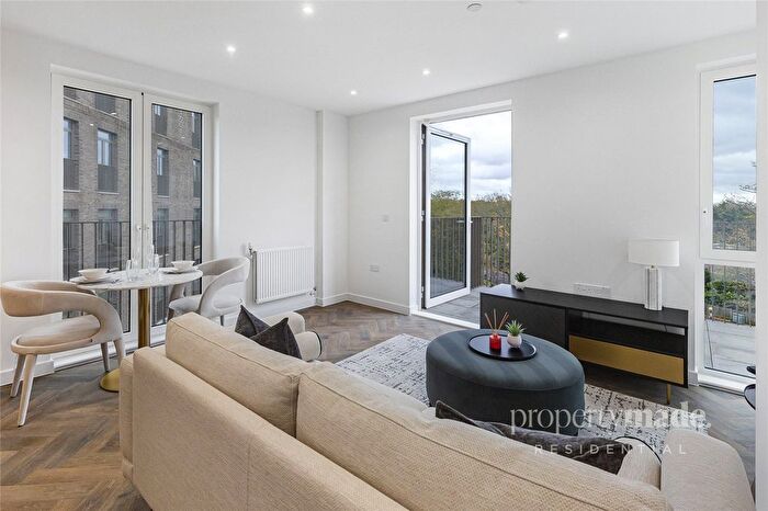 1 Bedroom Flat To Rent In Medawar Drive, London, NW7