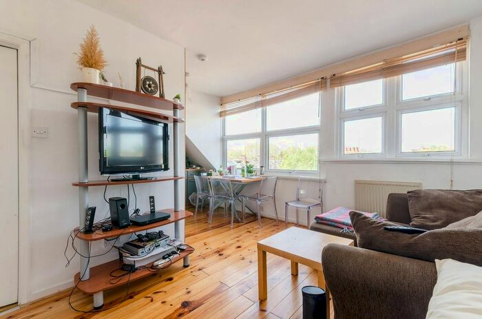 2 Bedroom Flat To Rent In Wandsworth Bridge Road, Parsons Green, London, SW6