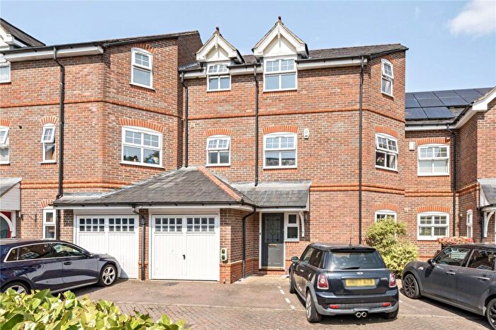 3 Bedroom Terraced House For Sale In Kingsclere Place, Enfield, EN2