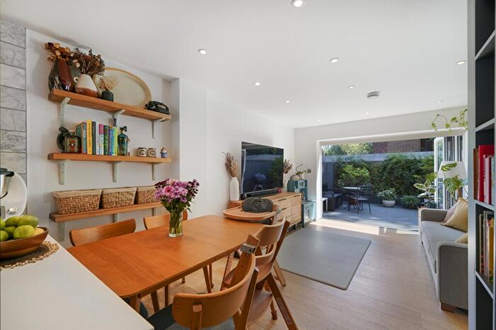 3 Bedroom Terraced House For Sale In President Drive, London, London, E1W