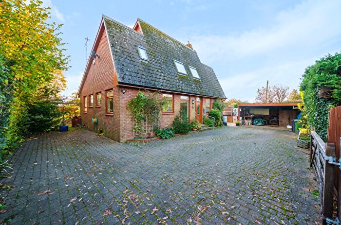 3 Bedroom Detached House For Sale In Lyeway Lane, Ropley, Alresford, Hampshire, SO24