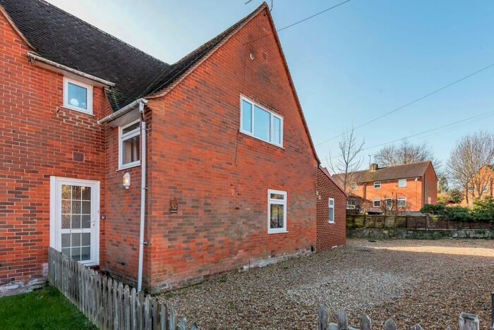 6 Bedroom Semi-Detached House To Rent In Stuart Crescent, Winchester, SO22