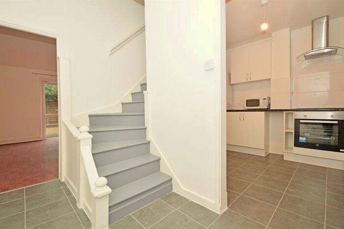 3 Bedroom Maisonette To Rent In New North Road, London, N1
