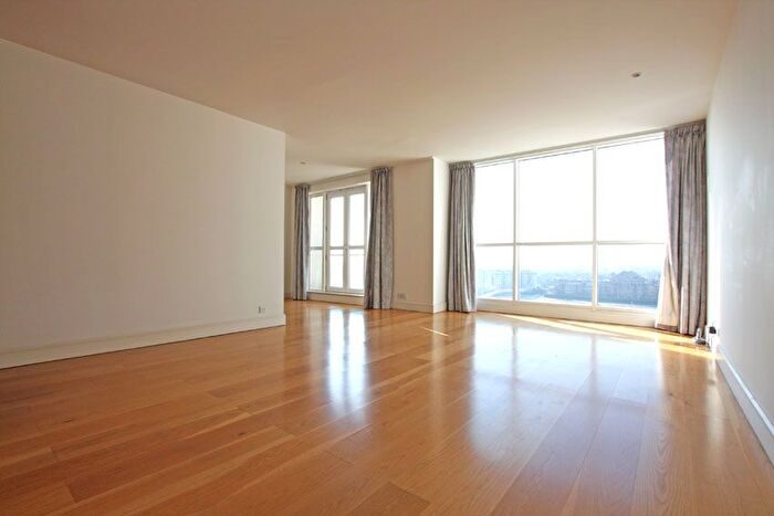 2 Bedroom Flat To Rent In Westferry Circus, London, E14