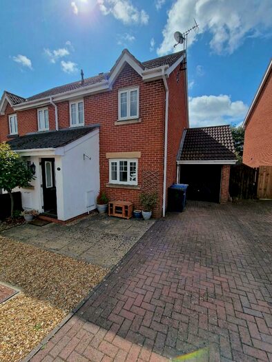 3 Bedroom Semi-Detached House To Rent In Oakham Close, Desborough, Northants, NN14