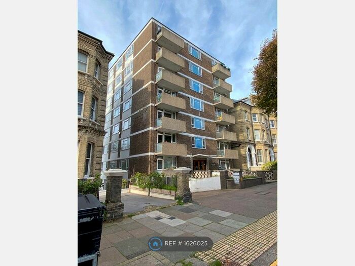 2 Bedroom Flat To Rent In Hereford Court, Hove, BN3