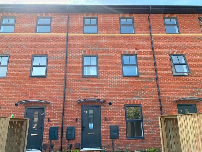 2 Bedroom Town House To Rent In New Bold Street, Nottingham, Nottinghamshire, NG8