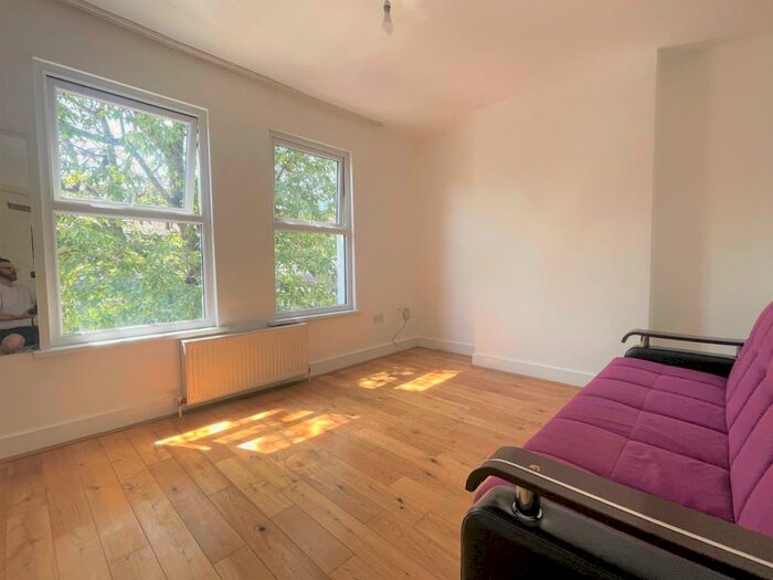 2 Bedroom Flat To Rent In Thackery Avenue, Bruce Grove, N17