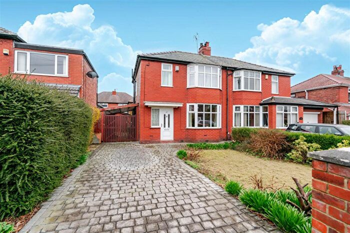 3 Bedroom Semi Detached House For Sale In Newearth Road, Worsley, Manchester, M28