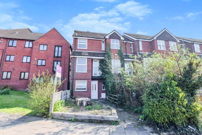 3 Bedroom Town House To Rent In Shakespeare Road, Poets Area, Bedford, MK40