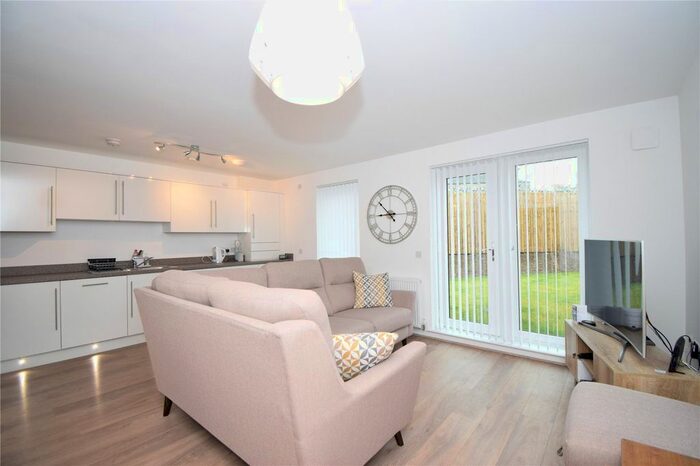 2 Bedroom Flat To Rent In Stanley Place, Edinburgh, EH7