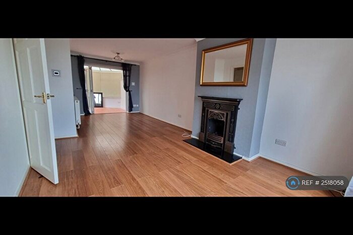 3 Bedroom Semi-Detached House To Rent In Sussex Drive, Chatham, ME5