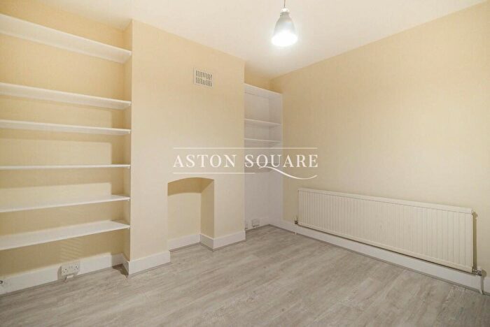 2 Bedroom Flat To Rent In Aylesbury Road, London, SE17