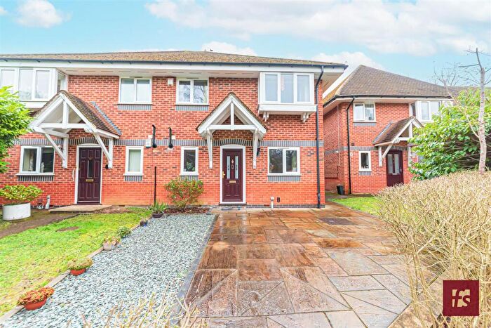 3 Bedroom Semi-Detached House To Rent In Masefield Gardens, Crowthorne, RG45