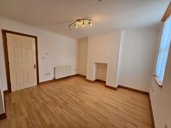 1 Bedroom Flat To Rent In George Street, Newton Abbot, TQ12
