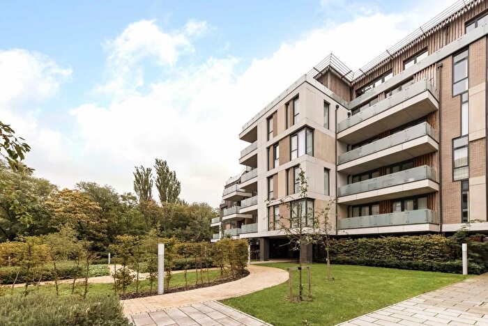 3 Bedroom Flat To Rent In Quebec Way, Canada Water, SE16