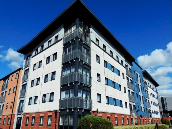 2 Bedroom Apartment To Rent In Spring Street, HU2