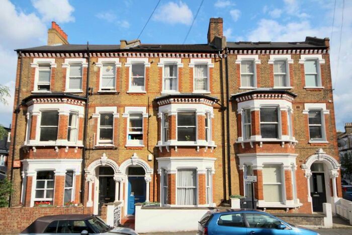 2 Bedroom Flat To Rent In Kenwyn Road, London, SW4