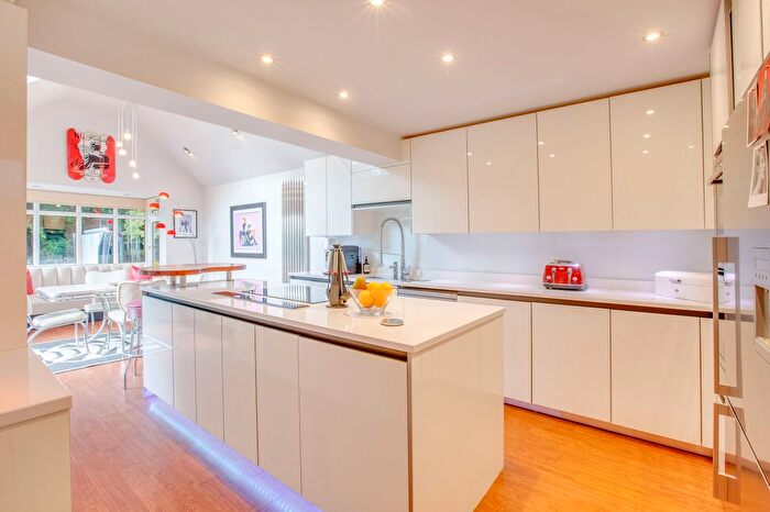 5 Bedroom Detached House For Sale In Spinfield Park, Marlow, SL7