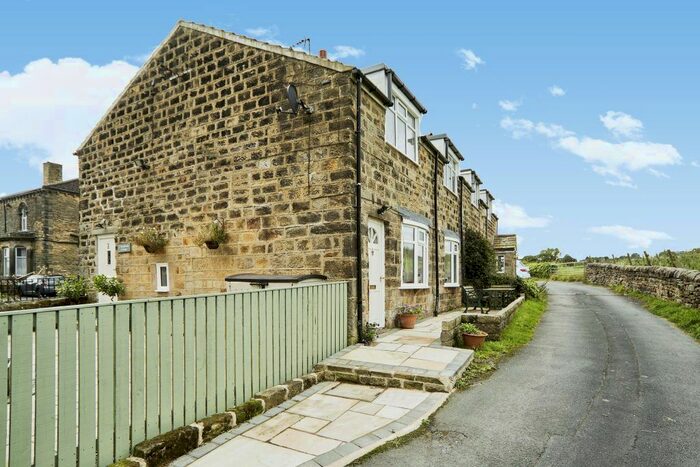 3 Bedroom End Of Terrace House For Sale In Headlands Cottage, Dean Lane, Leeds, LS18