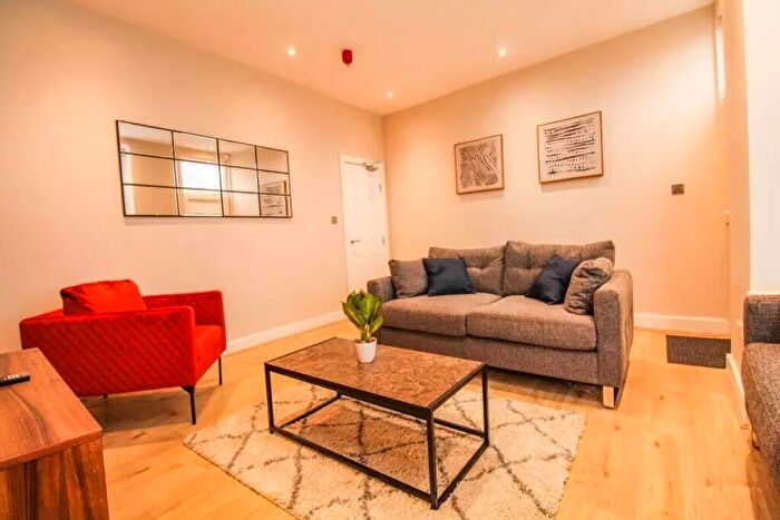 6 Bedroom House To Rent In Mitford Road, Manchester, M14