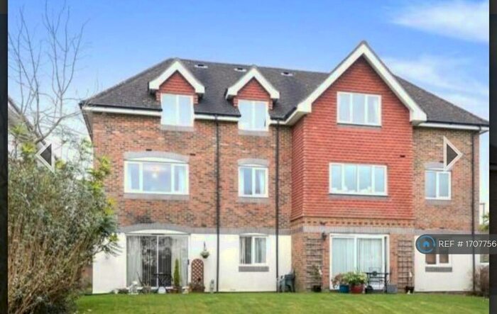1 Bedroom Flat To Rent In Ladbroke Court, Redhill, RH1