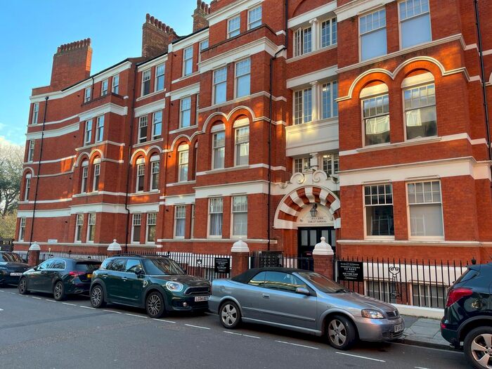 2 Bedroom Flat To Rent In Hamlet Gardens, Hammersmith, London, W6