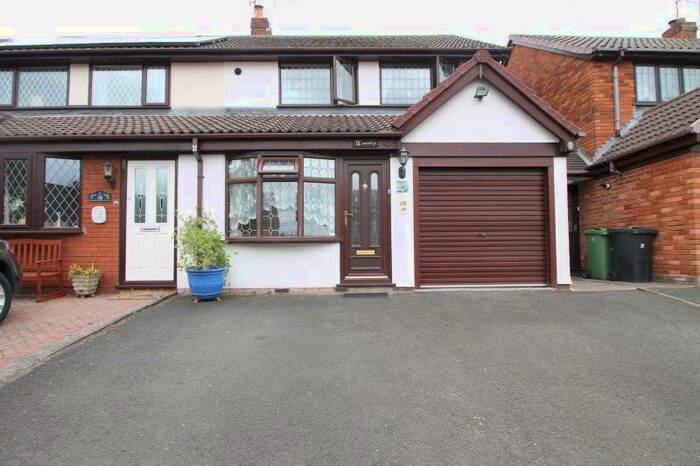 3 Bedroom Semi-Detached House To Rent In Ribbesford Close, Halesowen, West Midlands, B63