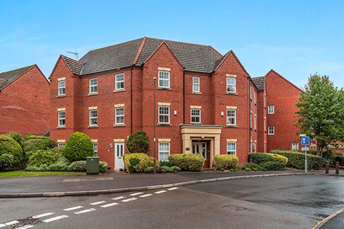 2 Bedroom Flat For Sale In Newton Square, Bromsgrove, B60