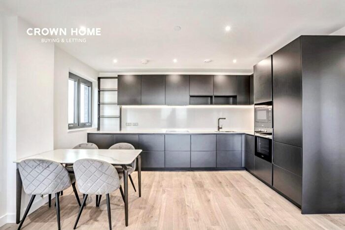 2 Bedroom Apartment To Rent In Darter Apartments, Woodberry Down, N4