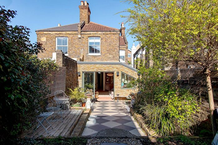 3 Bedroom Semi-detached House For Sale In Nunhead Grove, London, SE15