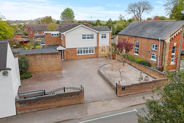 4 Bedroom Detached House For Sale In Lutterworth Road, Pailton, Rugby, CV23