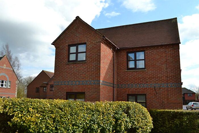 2 Bedroom Apartment To Rent In Field Gardens, Steventon, OX13